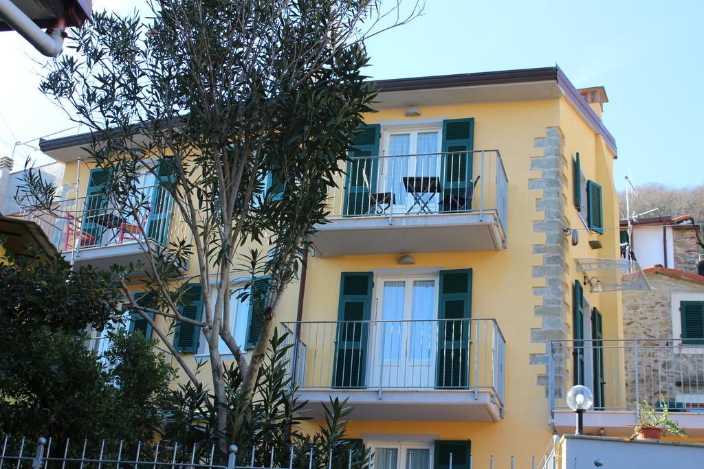 Hotel Pietra Di Mare Biassa Exterior foto